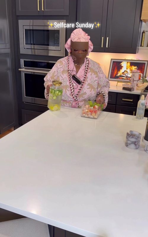 We can’t pour from an empty cup! 🧖🏾‍♀️💕✨Selfcare is filling up the cup you pour from!!! 💕✨ #selfcareroutine #CleanTok #cleanhome #organizedhome #asmr