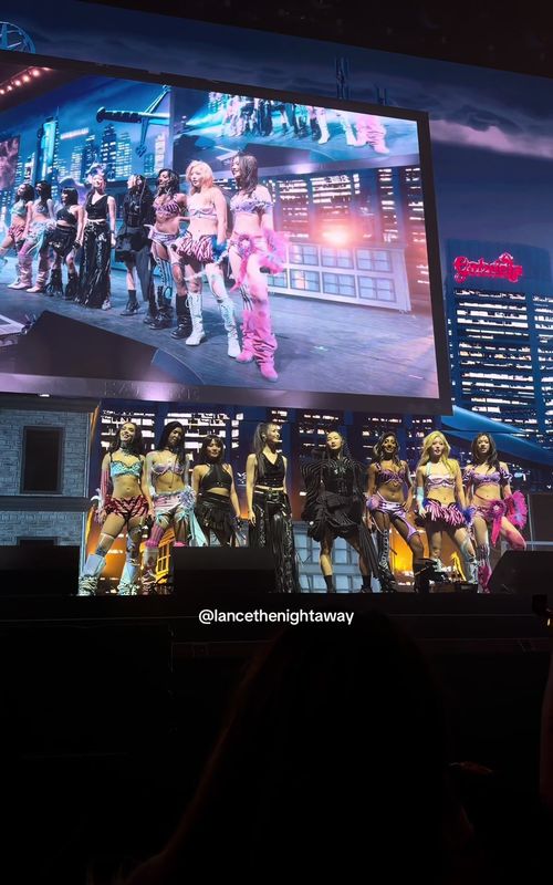 KATSEYE AND HUNTR/X SEALING THE HONMOON WITH GOLDEN TONIGHT AT COACHELLA @KATSEYE @EYEKONS world official #katseye #golden #coachella #huntrix #foryou katchella sophia daniela lara megan yoonchae ejae rei ami audrey nuna 