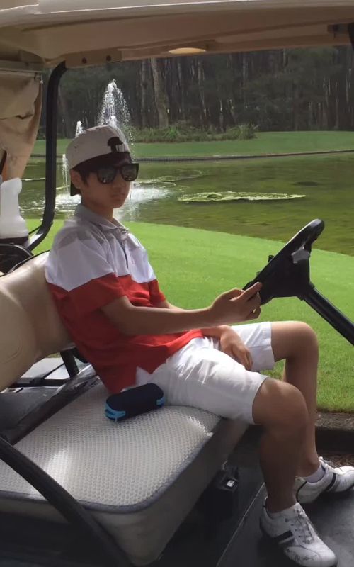 13 years old jay playing golf with his dad ⛳ #jay #enhypen 