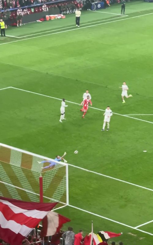 Just soak it in. 🥹❤️ Michael #Olise scoring our winner vs Real Madrid 😮‍💨 #FCBayern #FCBRMA #UCL 📽️@MB_Sports 