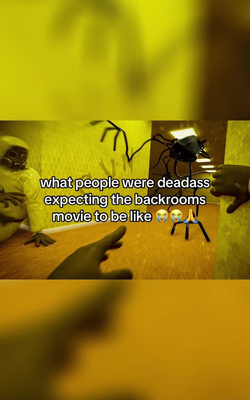 no it’s not gonna be like the roblox game 😭🙏the movie wasn’t even bad #thebackrooms #backrooms #movie #roblox #relatable 