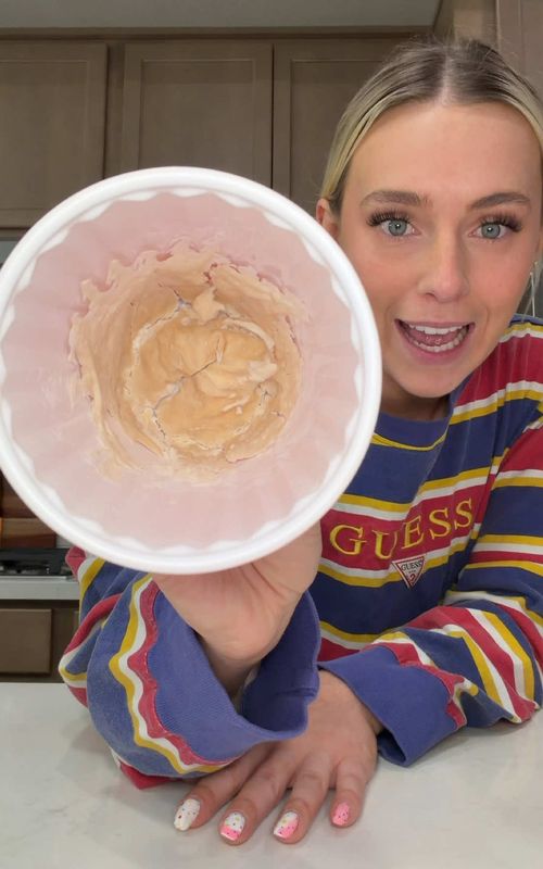 DEBBIE WAKE UP !!!! 😭🥖 #baking #sourdough #DIY reviving my sourdough starter and making bread 