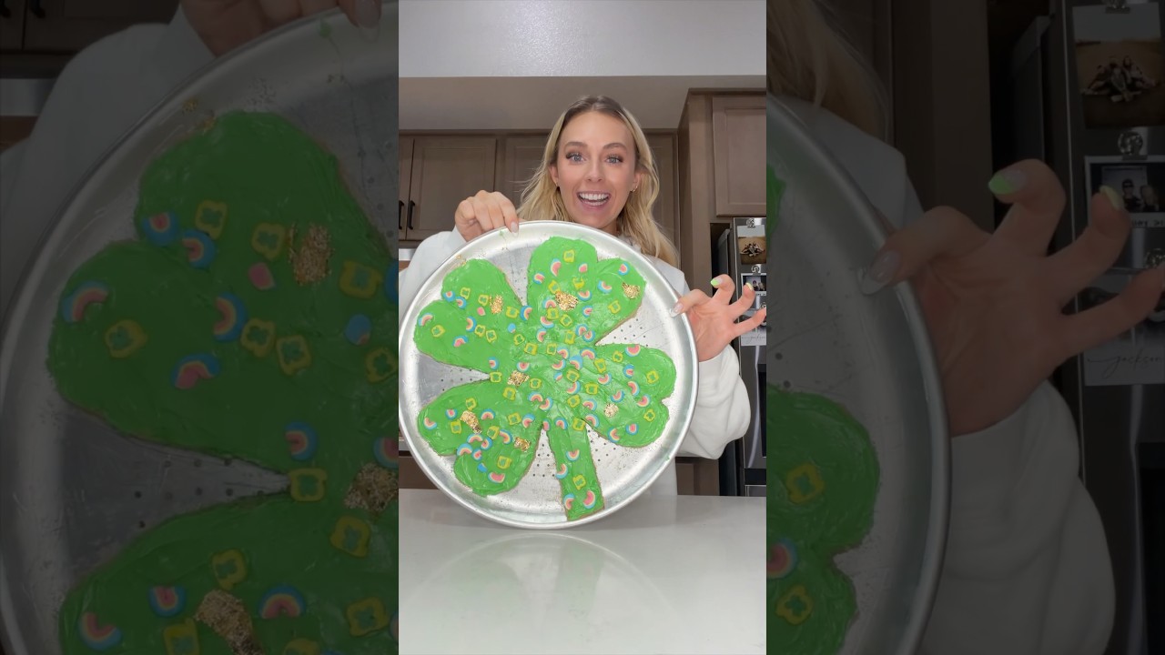 Cereal with water is not that bad.. 🥸 #diy #baking making a green clover cookie pizza