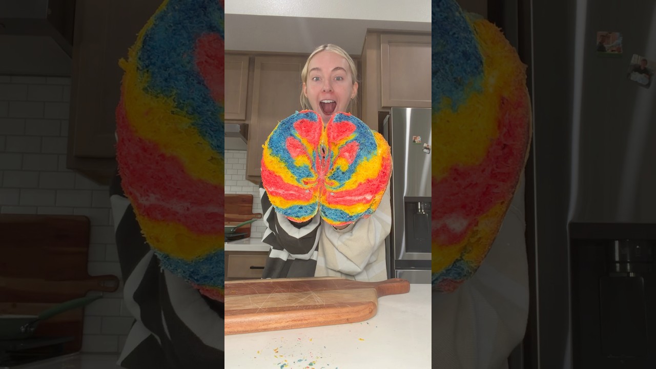 ITS SO COOL !!! 🌈🥖🤪 #sourdough #diy #baking making a rainbow sourdough bread