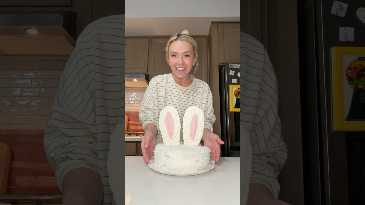 Happy Easter 🥰🐰🎂🌷 #DIY #baking making a marble bunny cake with coconut & chocolate ears