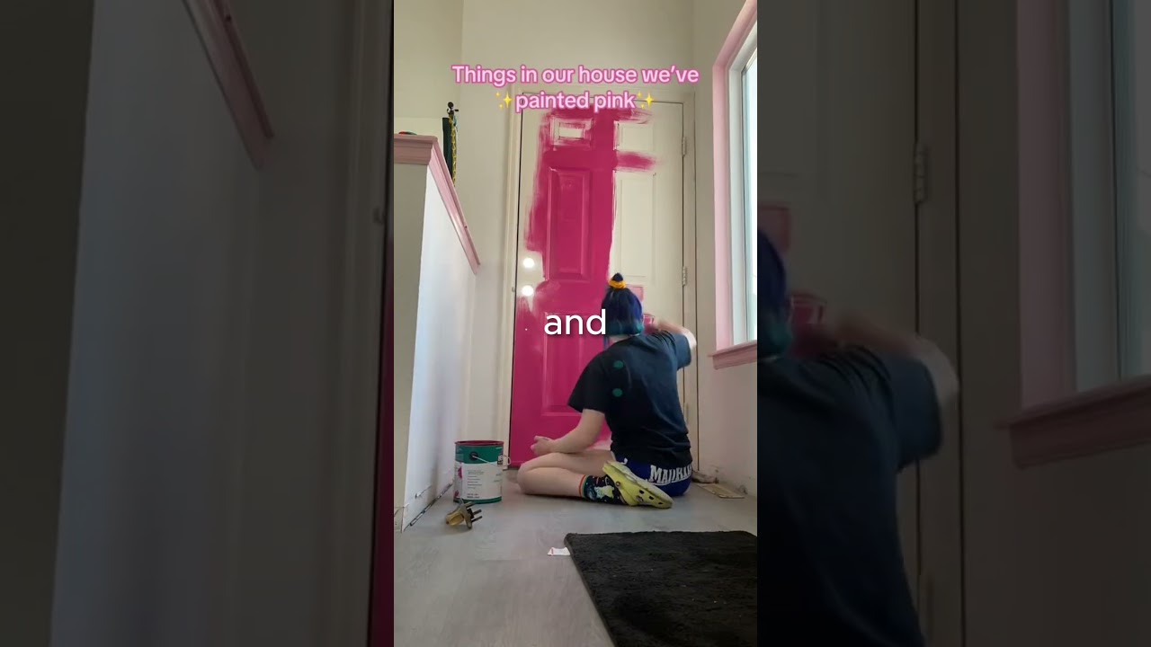 She painted her entire house pink!😨